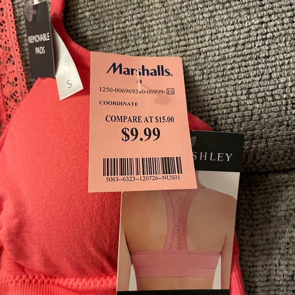 Women’s sports bra NWT - Picture 2 of 2